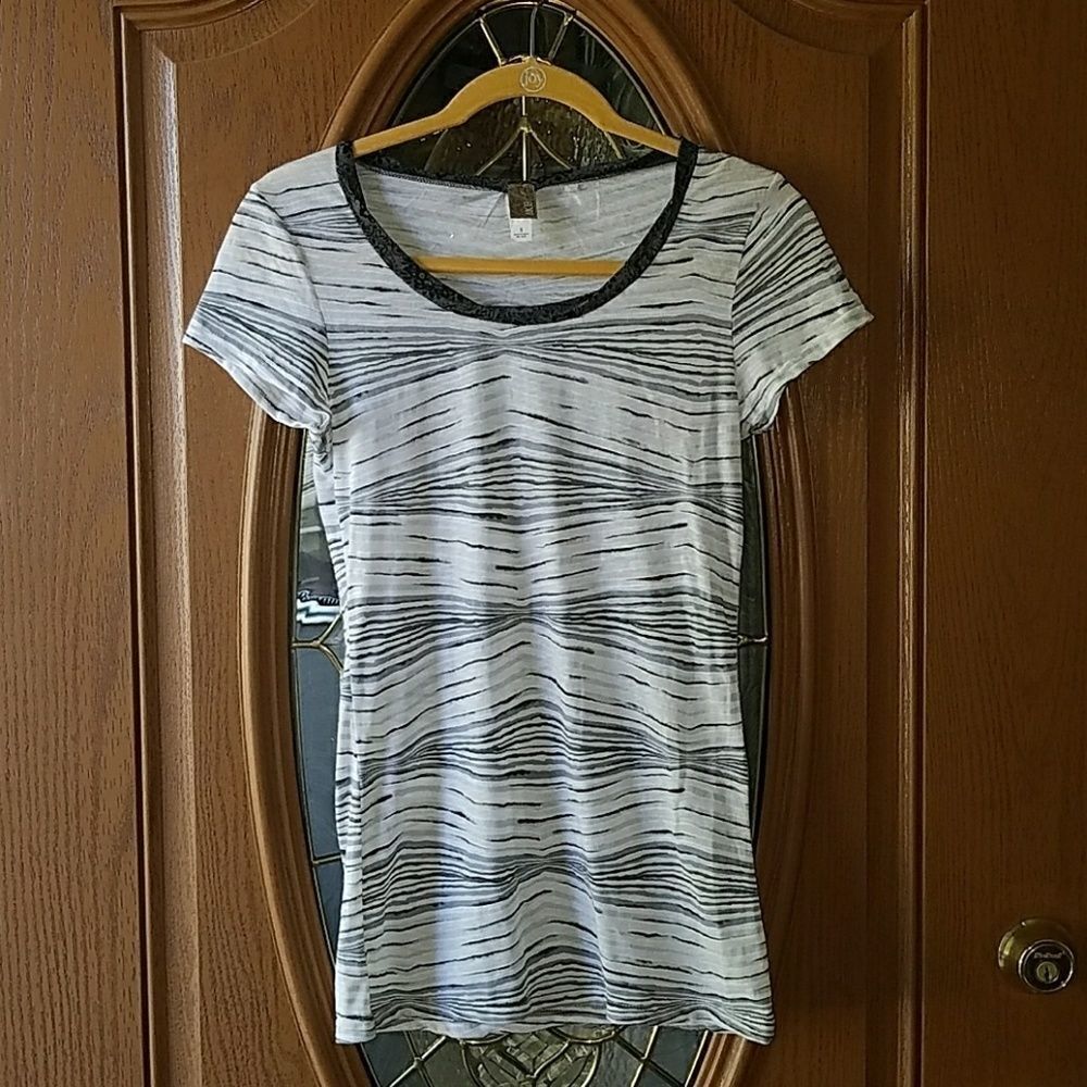 BKE Buckle fitted t-shirt Sz. S NWOT